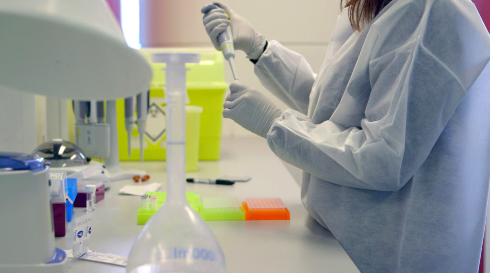 用棉簽采集你嘴里的DNA，根據(jù)它的特征定制一條專屬圍巾